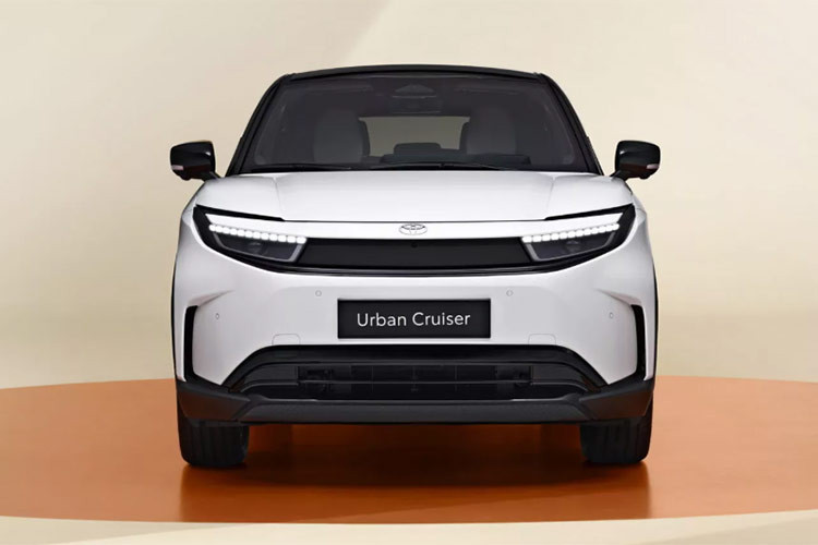 Theo đại diện Toyota chó biết, họ đã tinh chỉnh mẫu concept này để phù hợp với sản xuất hàng loạt với thông điệp rõ ràng: "Chúng tôi yêu thích thiết kế táo bạo nhưng cần thực tế hơn để bán ra thị trường."