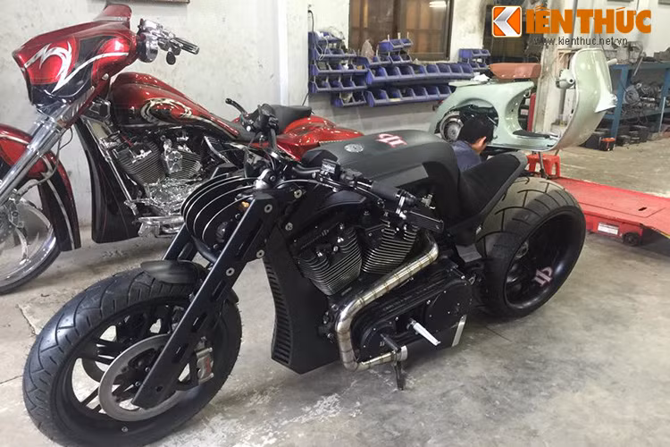 Sau khi nhập xe về Việt Nam, người chơi xe đã độ thêm cho nó một số đồ chơi hàng hiệu như lọc gió, pô độ hàng hiệu cực mạnh.