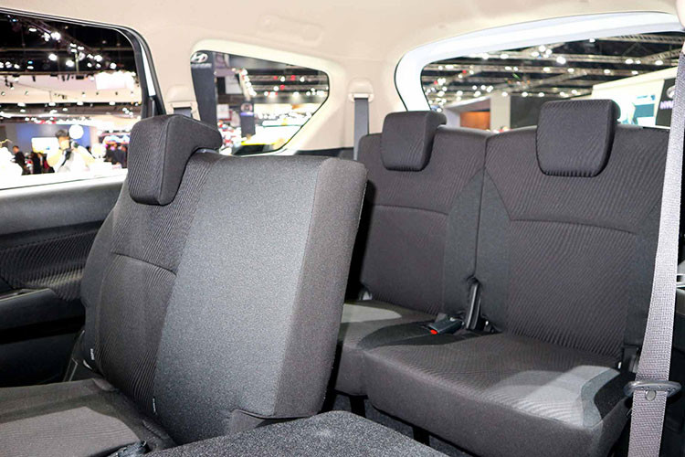 Suzuki Ertiga 2019 vẫn chỉ được trang bị 2 túi khí và bản GX sẽ có thêm hệ thống cân bằng điện tử ESP. Khoang hành lý nay có dung tích 153 lít (lớn hơn 18 lít) khi dựng hàng ghế thứ, có thể mở rộng lên 550 lít (lớn hơn 50 lít) khi gập hàng ghế thứ ba và 803 lít (lớn hơn 68 lít) khi gập cả hàng ghế thứ ba và thứ 2.