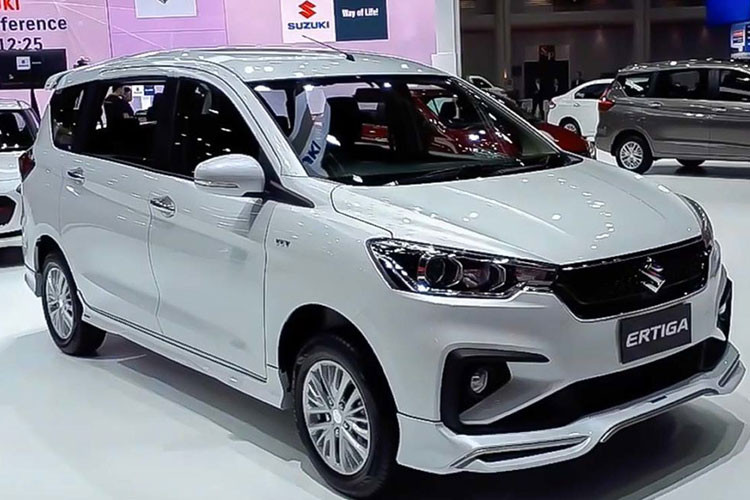 Tại Thái Lan, giá xe Suzuki Ertiga thế hệ mới được bán ra tổng cộng 02 phiên bản bao gồm: GL/ GX AT lần lượt từ: 655.000 - 695.000 bath (tương đương với 481 và 510 triệu đồng). Sắp tới, Suzuki Việt Nam chắn chắn sẽ đưa Ertiga mới về thị trường Việt để cạnh tranh với các đối thủ như: Mitsubishi Xpander hay Toyota Avanza trong phân khúc xe MPV 7 chỗ cỡ nhỏ.