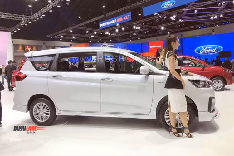 Ở phiên bản mới, dễ nhận thấy Ertiga có ngoại hình khác biệt với bản cũ, vóc dáng dài hơn người tiền nhiệm. Được nới dài hơn 130 mm, mẫu MPV này cũng dài hơn Mercedes B-Class hay BMW 2-Series Active Toure, và tương đương so với với đối thủ Mitsubishi Xpander tại Việt Nam. 