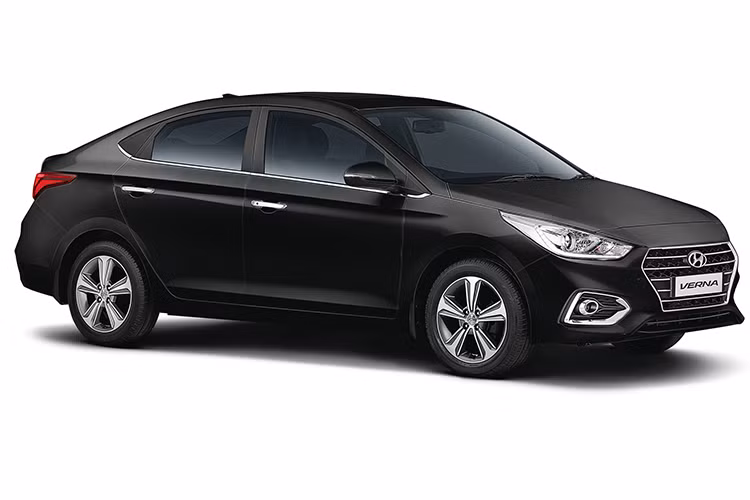 Mẫu xe Hyundai Verna 2018 vừa bổ sung thêm bản động cơ diesel 1,4 lít mới cho thị trường Ấn Độ. Kích thước chiều dài tổng thể của chiếc xe sedan hạng B này bao gồm chiều dài x rộng tổng thể x chiều cao tổng thể của xe lần lượt là: 4440mm X 1729mm X 1445mm.