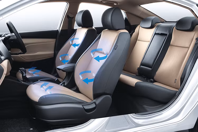 Mẫu xe Hyundai Verna 2018 sử dụng động cơ dầu diesel 4 xi lanh với tổng dung tích là 1,4 lít cho công suất 89 mã lực, mô men xoắn cực đại đạt 133 Nm tại 4000 vòng/ phút, kết hợp với hệ thống dẫn động cầu trước.