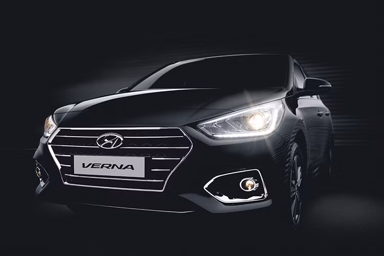 Sự xuất hiện biến thể E của mẫu xe Hyundai Verna ở mức giá này là điều khá bất ngờ với những mẫu xe cùng phân khúc như Maruti Dzire , Honda Amaze , Ford Aspire và Volkswagen Ameo và dự định sẽ tạo ra sự cạnh tranh mạnh mẽ ở thị trường đông dân thứ 2 thế giới này.