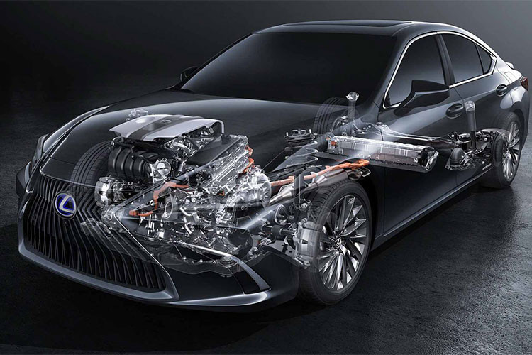 Nằm bên dưới nắp capô của Lexus ES 350 2019 là động cơ xăng V6, dung tích 3,5 lít với hệ thống phun nhiên liệu D4-S nâng cấp, tạo ra công suất tối đa 300 mã lực và mô-men xoắn cực đại 355 Nm. So với phiên bản cũ, động cơ này mạnh hơn 32 mã lực và 19 Nm. Sức mạnh được truyền tới cầu trước thông qua hộp số tự động Direct Shift 8 cấp.