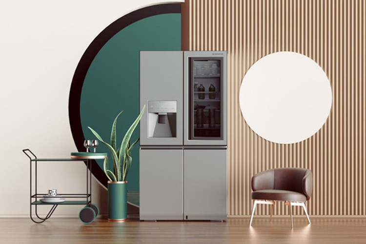 Không chỉ một, mà là 3 tác phẩm và sau đó kết hợp chúng lại để tạo thành một bức ảnh quảng cáo cho mình. Thậm chí, trong đó có tác phẩm được LG ủy quyền cho nhà thiết kế này để sử dụng cho chiến dịch quảng cáo của mình tại một số thị trường.