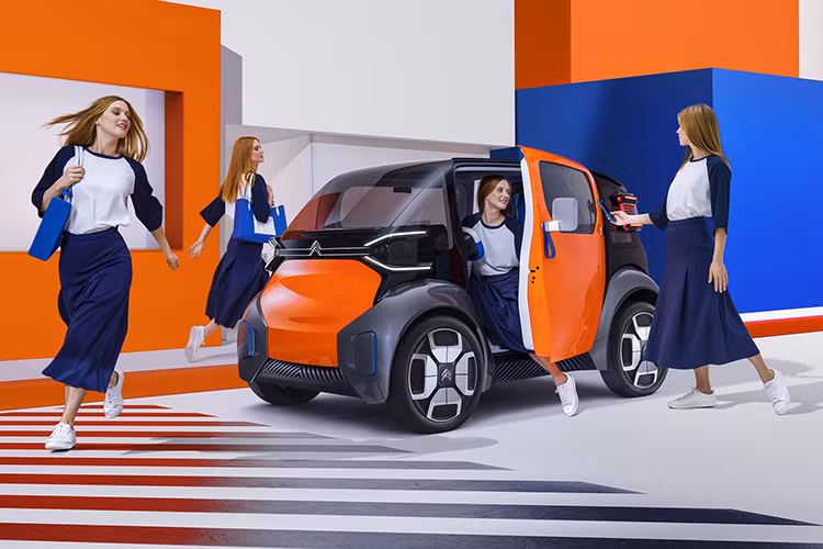 Với các số đo khiêm tốn như vậy, không ngạc nhiên khi cabin của chiếc xe chỉ có 2 chỗ ngồi. Nếu đi vào sản xuất, Ami One nổi lên như là một đối thủ tiềm năng dành cho những model của Smart.