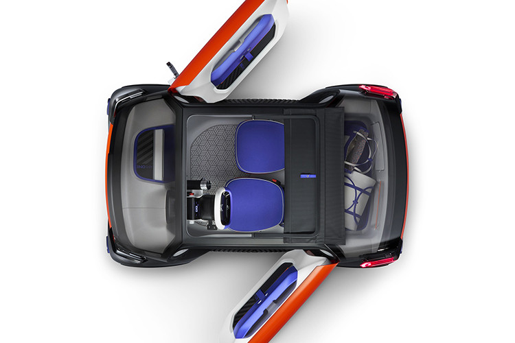 Một điểm nhấn khác ở ngoại thất của chiếc xe chính là phong cách tạo hình đơn giản nhưng đậm chất hiện đại, tuân thủ theo nguyên tắc đối xứng. Nổi bật nhất trong số đó có lẽ là hai dải đèn hình chữ V được kết nối với nhau bằng các thanh trang trí màu cam.