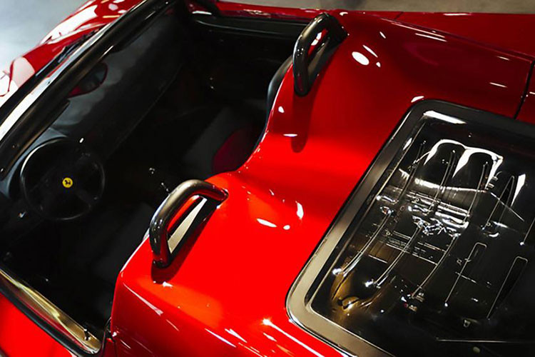 Nếu ai có ý định mua siêu xe Ferrari F50 đầu tiên chế tạo trên thế giới vẫn sẽ nhận được nhiều phụ tùng kèm theo xe và chính sách bảo hành đầy đủ.