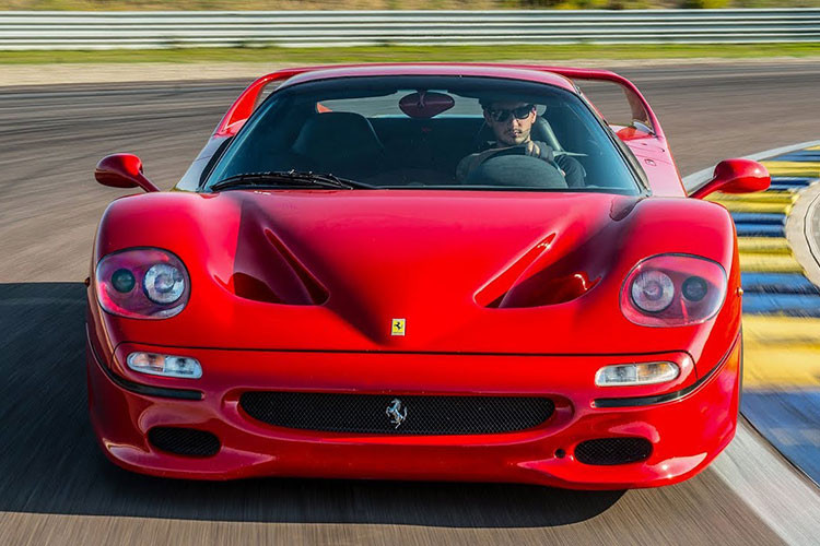 Mang ý nghĩa kỷ niệm đối với hãng siêu xe Ferrari, có hiệu năng cao và chỉ được sản xuất giới hạn, mỗi chiếc F50 hiện nay nếu còn trong tình trạng tốt sẽ luôn có giá lên tới 7 chữ số tính bằng các ngoại tệ mạnh. Chắn chắn một điều, chiếc Ferrari F50 cực độc trong bìa viết này sẽ có mức giá không hề rẻ