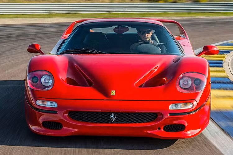 Mang ý nghĩa kỷ niệm đối với hãng siêu xe Ferrari, có hiệu năng cao và chỉ được sản xuất giới hạn, mỗi chiếc F50 hiện nay nếu còn trong tình trạng tốt sẽ luôn có giá lên tới 7 chữ số tính bằng các ngoại tệ mạnh. Chắn chắn một điều, chiếc Ferrari F50 cực độc trong bìa viết này sẽ có mức giá không hề rẻ