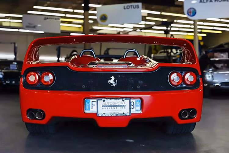 Những giá trị lịch sử của siêu xe Ferrari F50 hàng hiếm này sẽ thu hút sự quan tâm của các nhà sưu tập, rất đáng tiếc là không có mức giá bán cụ thể nào dành cho siêu xe Ferrari F50 đầu tiên chế tạo trên thế giới.