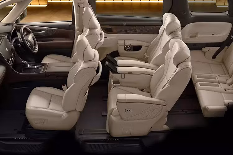 Với những khách hàng mong muốn một khoang nội thất giống Lexus LM, phiên bản Spacious Lounge 4 chỗ có thể là lựa chọn lý tưởng mang đến không gian ngồi rộng rãi và đặc biệt sang trọng. 
