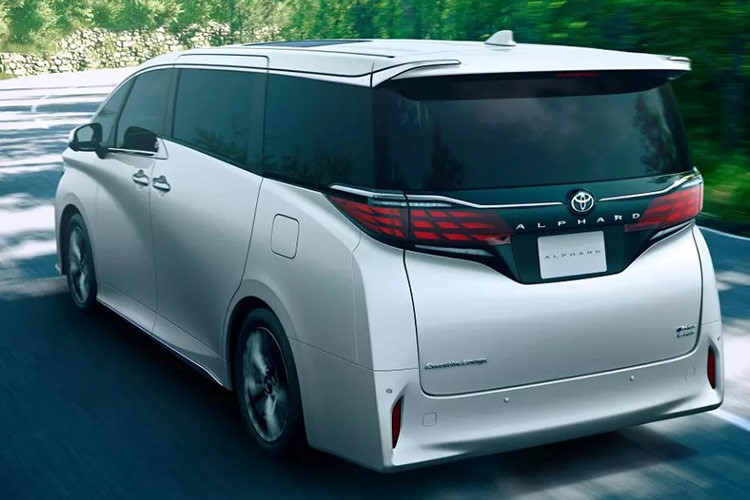 Toyota Alphard PHEV 2025 tiết kiệm xăng là những phiên bản có giá vượt ngưỡng 10 triệu Yên, nhấn mạnh đối tượng cao cấp mà Toyota hướng đến trong dòng MPV cao cấp này. 
