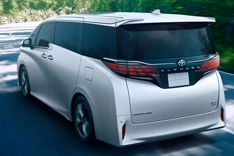 Toyota Alphard PHEV 2025 tiết kiệm xăng là những phiên bản có giá vượt ngưỡng 10 triệu Yên, nhấn mạnh đối tượng cao cấp mà Toyota hướng đến trong dòng MPV cao cấp này. 
