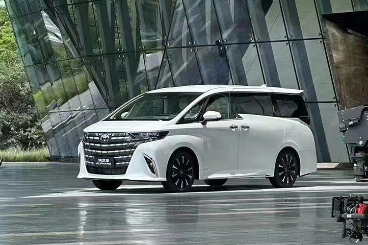 Với những cải tiến đáng giá từ động cơ đến tiện nghi, Toyota Alphard và Vellfire PHEV 2025 tiếp tục khẳng định vị thế dẫn đầu trong phân khúc MPV cao cấp, đáp ứng nhu cầu ngày càng cao của khách hàng yêu thích sự sang trọng và tiết kiệm nhiên liệu.