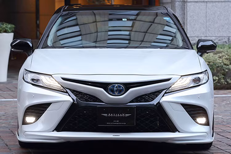 Công ty độ xe Nhật Bản có bán riêng lẻ tất cả các phụ tùng độ dành cho Toyota Camry thế hệ mới, nhưng nếu khách hàng muốn mua trọn gói, các phụ tùng có thể được gộp chung và mua cùng nhau.