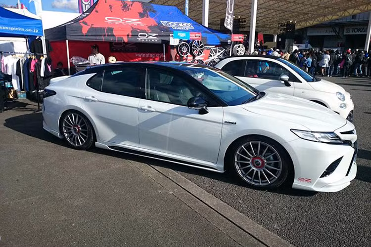 Nếu khách hàng mua tất cả có lẽ là phương án hợp lý nhất, bởi nếu chỉ lắp ghép riêng lẻ một vài phụ tùng độ thì chắc chiếc xe trông sẽ khá thô kệch.