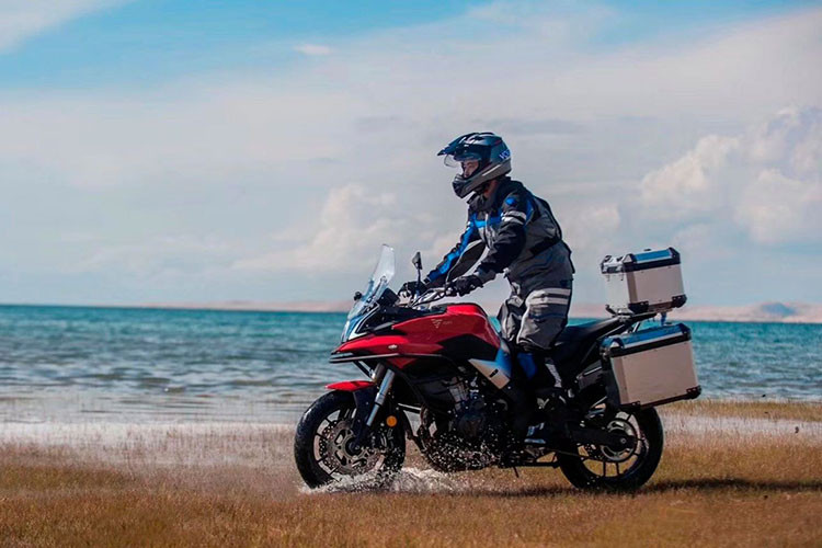 Theo công bố, giá xe Voge 500DS 2021 được bán ra ở mức 6.199 Bảng Anh, tương đương với khoảng 197 triệu đồng cùng đầy đủ trang thiết bị.