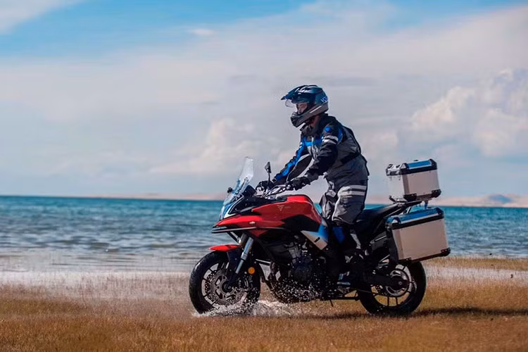 Theo công bố, giá xe Voge 500DS 2021 được bán ra ở mức 6.199 Bảng Anh, tương đương với khoảng 197 triệu đồng cùng đầy đủ trang thiết bị.