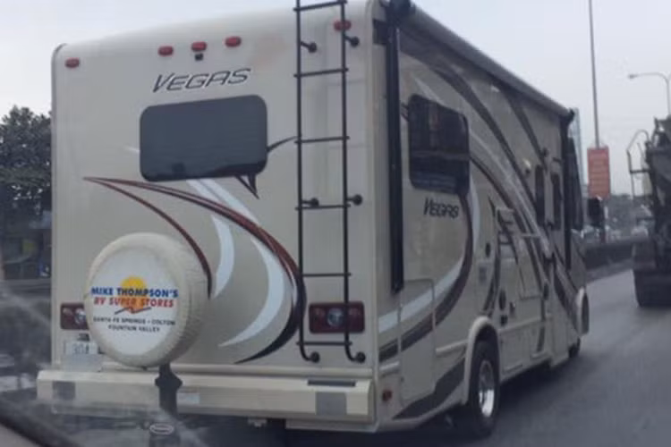 Được chế tạo bởi hãng Thor Motor Coach "chuyên trị" các dòng xe kiêm nhà di động (motorhome) ở Mỹ, chiếc ôtô Thor Vegas đầu tiên về Việt Nam thuộc phiên bản 24.1 và vừa được sản xuất trong năm 2016 theo đơn đặt hàng của một đại gia Hà Nội.