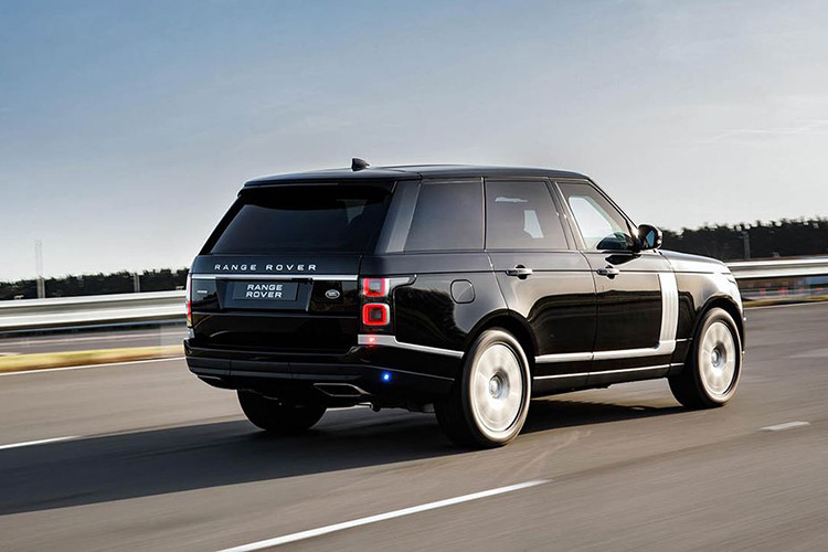 Những nâng cấp trên chiếc SUV Range Rover chống đạn mới này được triển khai bao gồm tăng công suất, tăng khả năng đi địa hình, hoàn thiện độ tinh tế và tiếp tục nâng cao khả năng bảo vệ hành khách.
