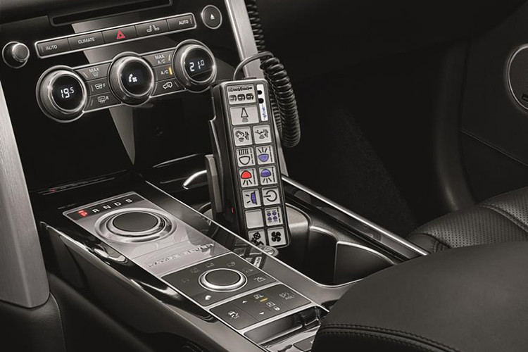 Toàn bộ khung sườn, hệ thống treo, phanh và các hệ thống điện tử của xe đã được tối ưu để đảm bảo khả năng vận hành trên cả on-road và off-road, tương thích với những nâng cấp cho xe chống đạn.