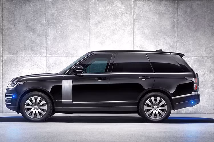 Như vậy gần đây cứ khoảng 2 năm, mẫu SUV bọc thép Range Rover Sentinel lại được nâng cấp. Trước đó hãng xe Anh quốc đều giới thiệu mẫu Range Rover Sentinel tại Triển lãm Quốc tế Thiết bị Quân sự và An ninh (DSEI) ở London, vào tháng 9/2015 và tháng 9/2017.