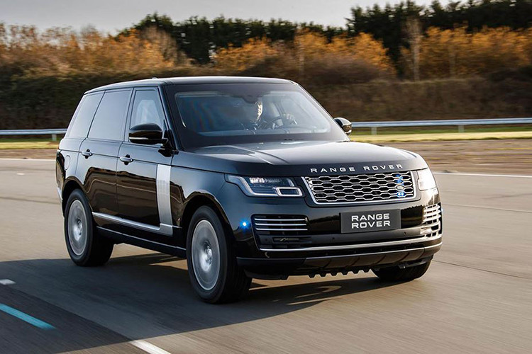 Phân hiệu xe đặc biệt Special Vehicle Operation (SVO) của Land Rover vừa tung ra phiên bản mới nhất của dòng xe chống đạn Range Rover Sentinel mới. Mẫu SUV hạng sang này vừa chính thức được ra mắt tại triển lãm “Home Office Security and Policing” vào ngày 5/3/2019.