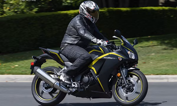 Hang nghin moto Honda dinh an trieu hoi vi loi nut de