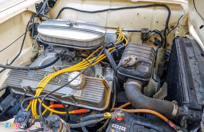 Mẫu xe thuộc diện "hàng hiếm" này sử dụng khối động cơ 5,8 lít đạt công suất cực đại 300 mã lực. Hộp số trang bị tiêu chuẩn ba tốc độ, ngoài ra khách hàng có thể tùy chọn hộp số 3 hoặc 4 tốc độ tự động.