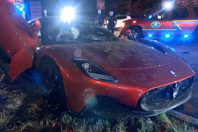 Maserati MC20 Cielo gap tai nan nghiem trong, than xe dut doi