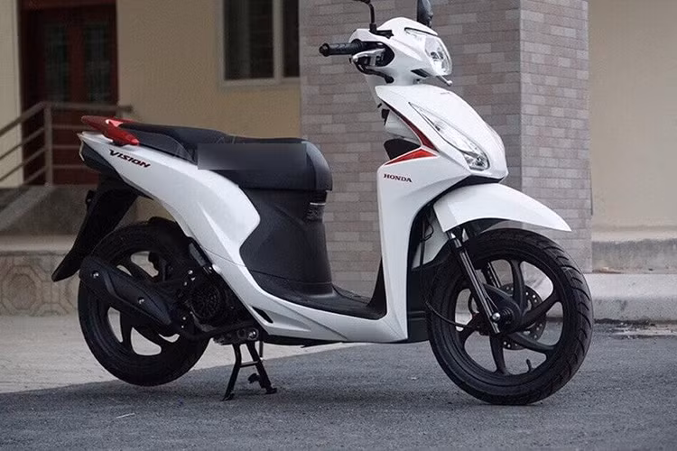 Honda Vision ra mắt từ năm 2011 sử dụng công nghệ phun xăng điện tư PGM-FI dung tích 110cc làm mát bằng gió, trở thành mẫu xe tay ga giá rẻ nhất mà Honda Việt Nam bán ra thị trường. Giá xe Honda Vision 2019 phiên bản cao cấp hiện đang có giá đề xuất 30,8 triệu đồng.