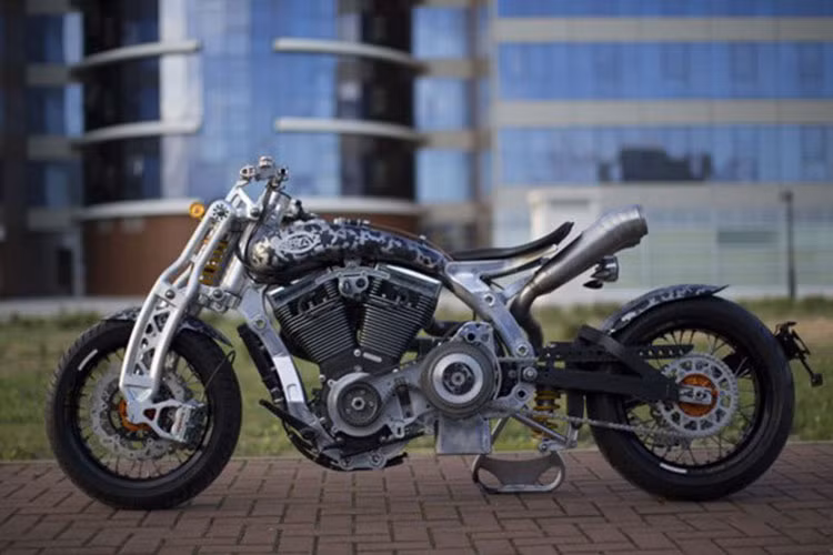 Jerry có khung sườn kiểu xương sống backbone, chế tạo thủ công bằng vật liệu nhôm 6083 T6 được hàn TIG, trọng tâm thấp.