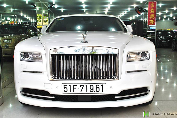 Chiếc xe Rolls-Royce Wraith 2013 này được Chủ tịch Trung Nguyên bán lại đã lăn bánh quãng đường dài 13.700 miles, tương đương 22.048 km. Xe thuộc đời 2013 với mức giá hiện không được công bố. Được biết, vào năm 2015 khi lần đầu tiên về Việt Na,, mẫu xe này có giá khoảng 18 tỷ (chưa tính thuế tiêu thụ đặc biệt từ 1/7/2016).