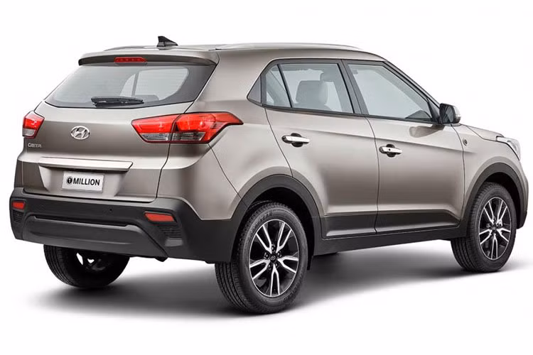 Được phát triển dựa trên bản Pulse Plus, mẫu xe Hyundai Creta 1 Million Edition có một số trang bị nổi bật như dải đèn LED định vị ban ngày, đèn pha projector và bộ vành hợp kim 17 inch. Lưới tản nhiệt và thanh nằm ngang trên cốp sau đều được mạ crôm màu tối cùng tay nắm cửa mạ crôm, chắn bùn trước của xe xuất hiện một logo "1 Million".