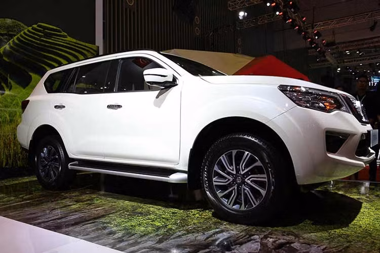 Nissan Terra dành cho thị trường Đông Nam Á được sản xuất tại nhà máy của Nissan ở Thái Lan. Thiết kế của Nissan Terra vừa mạnh mẽ, vừa đáp ứng các tiêu chí thỏa công năng của xe, kết hợp hiệu suất động cơ mạnh mẽ, không gian nội thất rộng rãi cùng nhiều công nghệ trang bị hiện đại, tiên tiến, đem lại nhiều giá trị sử dụng thiết thực cho khách hàng.