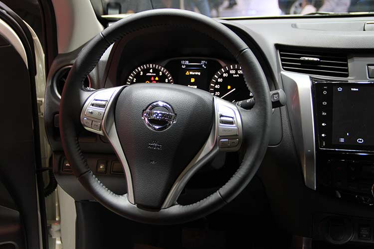 Theo hãng xe ôtô Nissan, Terra 2018 có không gian nội thất rộng nhất phân khúc với hàng ghế sau có thể gập phẳng xuống sàn. Ở những bản trang bị cao cấp, xe sẽ có nội thất bọc da, ghế lái chỉnh điện 8 hướng, điều hòa tự động 2 vùng và hệ thống thông tin giải trí hỗ trợ kết nối Apple CarPlay.