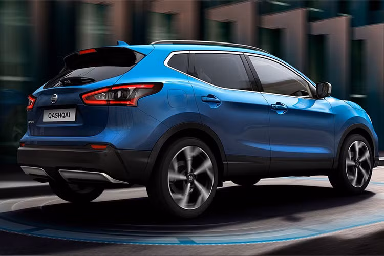 Có đến 56% người dùng Nissan Qashqai động cơ xăng cho rằng chiếc xe thường gặp những lỗi liên quan đến bình ắc quy, thân xe và các bộ phận điện khác. Tại Anh, xe có giá bán 19.300 bảng (khoảng 588 triệu đồng).