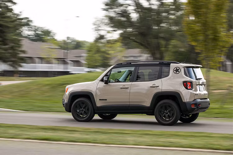 Có đến 43% chủ sở hữu Jeep Renegade được khảo sát phàn nàn rằng chiếc xe mắc những lỗi liên quan đến động cơ, hệ thống điện và phanh.