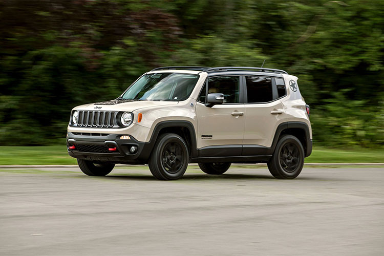 Thương hiệu Jeep từng giới thiệu Renegade là mẫu SUV có khả năng vượt qua mọi điều kiện địa hình. Để sở hữu được chiếc xe này, người dùng phải chi số tiền 18.500 bảng Anh (tương đương 564 triệu đồng).