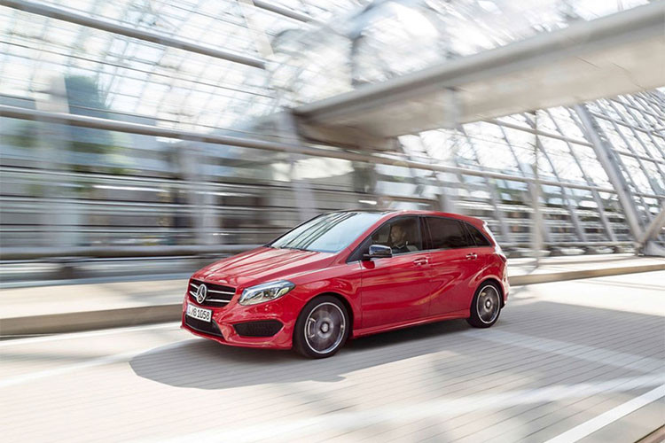 Tại thị trường Anh quốc, Mercedes-Benz B-Class có giá bán 23.550 bảng (tương đương 718 triệu đồng). Có đến 35% chủ sở hữu B-Class phản ánh chiếc xe sang mắc lỗi sau 3 năm sử dụng, trong đó có những lỗi nghiêm trọng ở động cơ, ly hợp, hộp số và hệ thống điện.