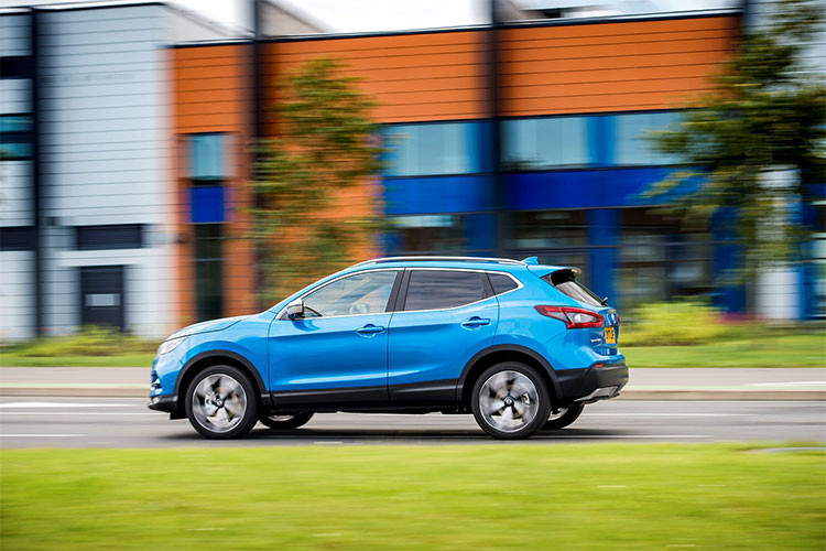 Trong đó 1/4 chiếc gặp một số lỗi liên quan đến hệ thống điện, GPS, hệ thống thông tin giải trí và điều hòa, 1/5 chiếc bị lỗi ắc quy. Nissan Qashqai diesel có giá bán 21.070 bảng Anh (khoảng 642 triệu đồng).