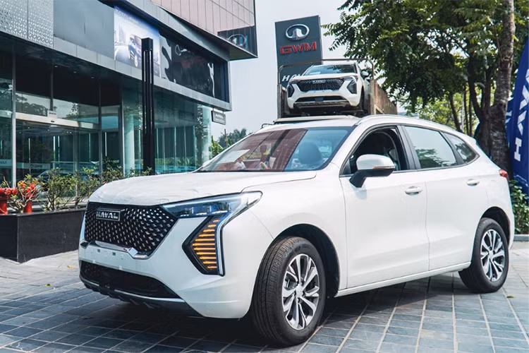  Haval Jolion Haval Jolion 2025 mới sẽ là mẫu crossover cỡ B+ hiện đã có mặt tại đại lý từ tháng 11/2024 nhưng chưa được công bố giá bán chính thức. Dự kiến, mẫu xe này sẽ được giới thiệu tại Việt Nam vào đầu năm 2025.