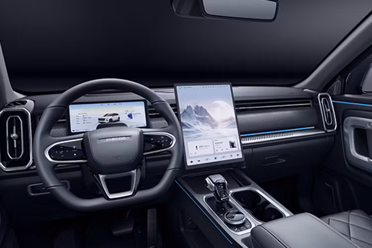 Với mức giá xe Jaecoo J7 2025 khoảng 1 tỷ đồng cho phiên bản PHEV (plug-in hybrid), Jaecoo J7 sẽ phải đối mặt với nhiều đối thủ đáng gờm trong phân khúc SUV cỡ C tại Việt Nam như Mazda CX-5 hay Ford Territory.