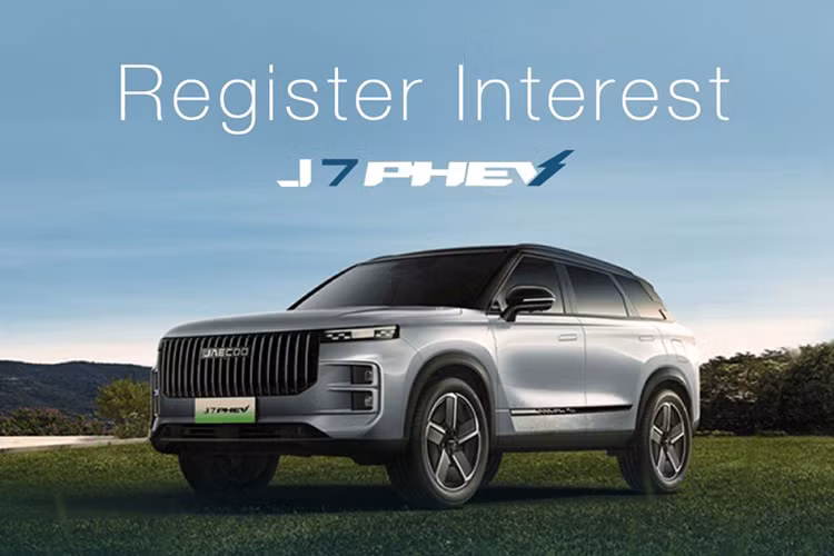  Jaecoo J7 Mới đây, phía đại lý cho biết, Jaecoo J7 2025 mới dự kiến sẽ được ra mắt Việt Nam vào giữa tháng 1/2025. Cấu hình các phiên bản của mẫu ôtô Trung Quốc mới này chưa được hé lộ nhưng theo giới tư vấn bán hàng, biến thể hybrid cắm sạc (plug-in hybrid hay PHEV) dự kiến có giá khoảng 1 tỷ đồng.