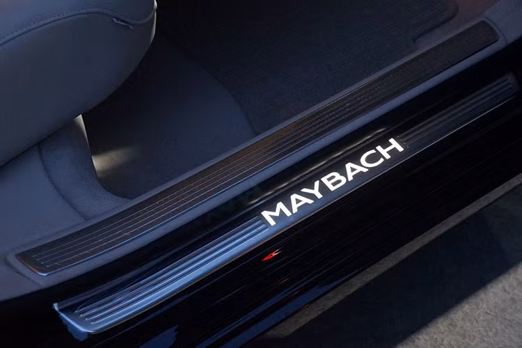 Về cơ bản sẽ không có 2 chiếc Mercedes-Maybach mới này hoàn toàn giống nhau, các chi tiết và nộ thất của từng mẫu xe tao ra sự chuyên biệt riêng, dành cho từng đối tượng khách hàng doanh nhân theo từng sở thích, phong cách khác nhau được thể hiện bên trong chiếc xe sang này.