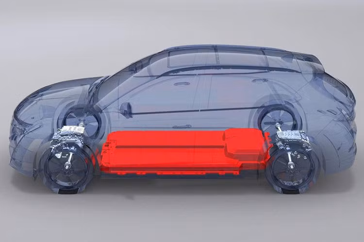 Theo thông tin được VinFast công bố trước đó, VF e35 có khả năng tự hành cấp độ 2 – 3 với các tính năng thông minh như: Hệ thống hỗ trợ lái thông minh, hệ thống kiểm soát làn thích ứng, hệ thống kiểm soát hành trình chủ động, hệ thống cảnh báo va chạm đa điểm, hệ thống giảm thiểu va chạm toàn diện, hệ thống đỗ xe tự động thông minh và hệ thống giám sát người lái.