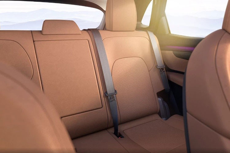 VF e34 đạt công suất tối đa 148 mã lực và mô men xoắn cực đại 242 Nm. Mức chênh lệch sức mạnh lần lượt cho 2 phiên bản động cơ của VF e35 so với VF e34 là 53,6 mã lực/78 Nm và 254,7 mã lực/398 Nm.