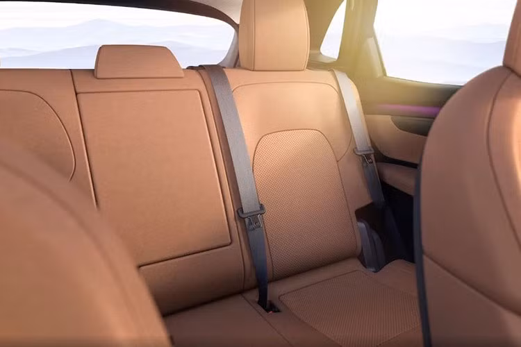 VF e34 đạt công suất tối đa 148 mã lực và mô men xoắn cực đại 242 Nm. Mức chênh lệch sức mạnh lần lượt cho 2 phiên bản động cơ của VF e35 so với VF e34 là 53,6 mã lực/78 Nm và 254,7 mã lực/398 Nm.